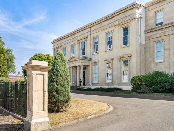 montpellier-house-suffolk-square-cheltenham